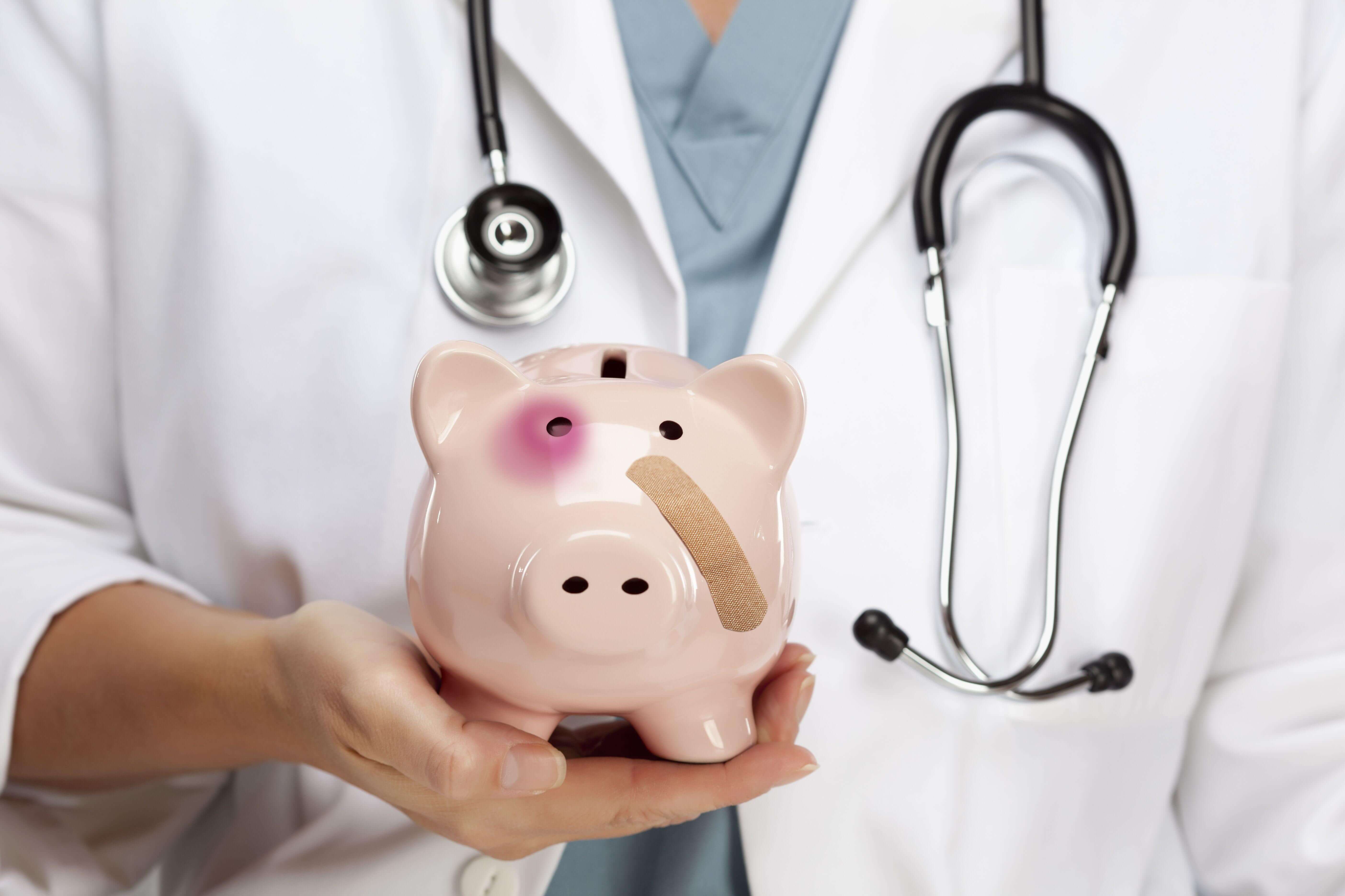 МОЗ пропонує законодавчо закріпити рівень зарплат медиків, прив'язавши їх до прожиткового мінімуму