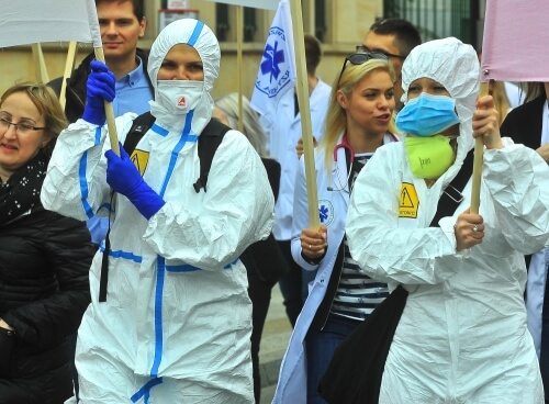 ipp-2016-09-17_001_warsaw-healthcare-doctors-protest_500x368