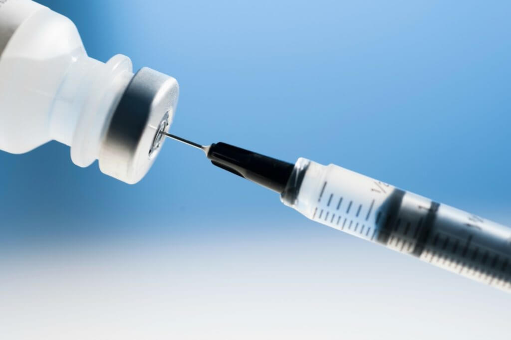 Масова вакцинація проти COVID-19 розпочалась у Чехії та Польщі