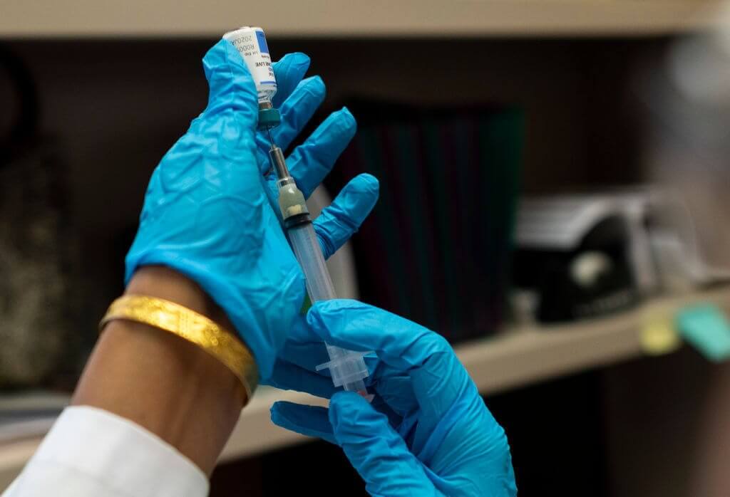 Вакцина від Pfizer/BioNTech демонструє феноменальну ефективність в ході клінічних випробувань