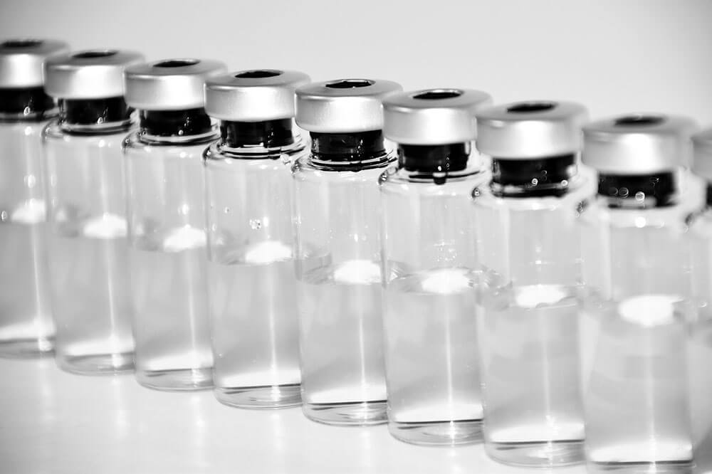Польща та Франція допоможуть Україні з вакцинами проти коронавірусу