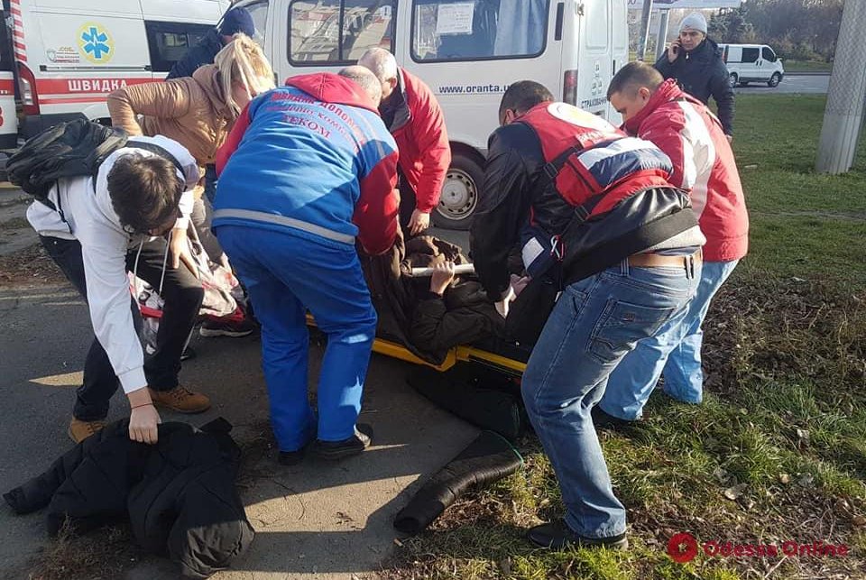 В Одесі волонтери з «Червоного Хреста» врятували чоловіка від серцевого нападу на вулиці