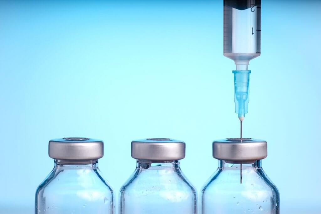 Україна закуповуватиме лише перевірені вакцини проти коронавірусу