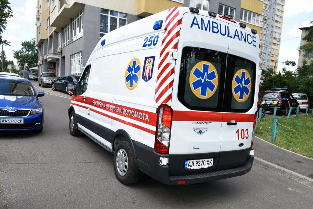 У Києві п'яний чоловік напав на бригаду «швидкої», постраждали медики