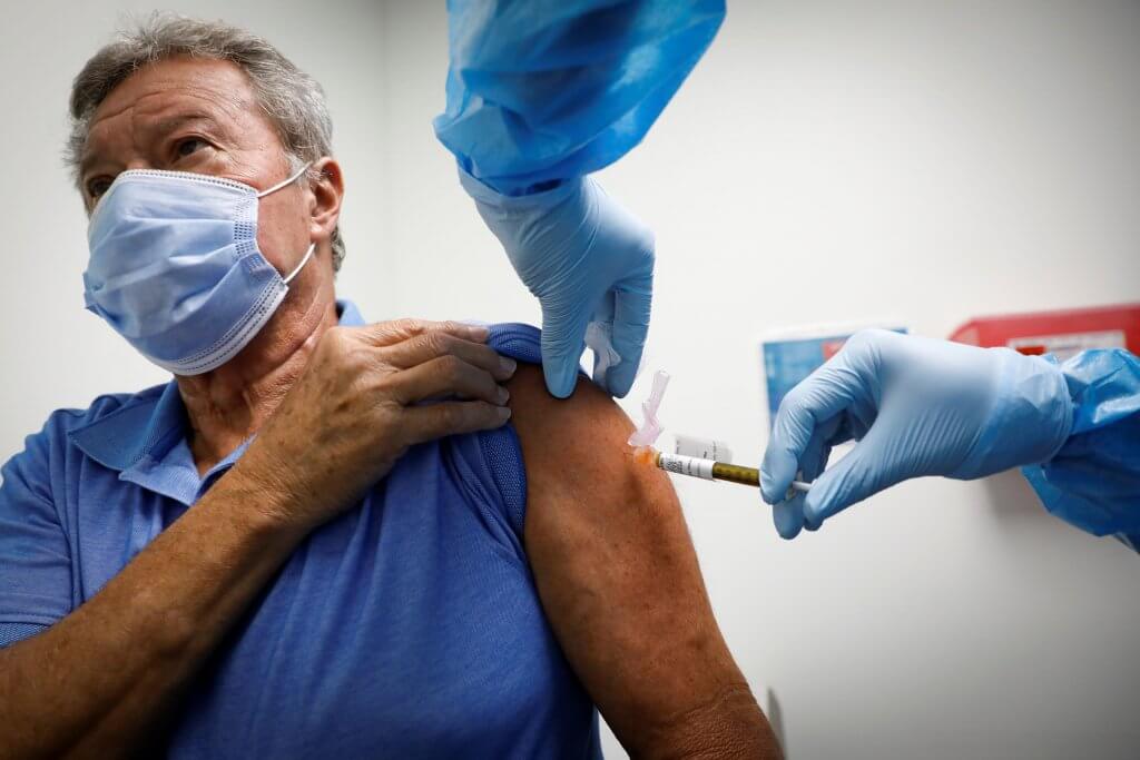 У США стартувала масштабна вакцинація від COVID-19