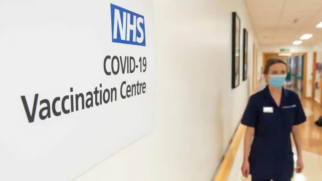 У Великій Британії стартувала вакцинація населення проти COVID-19
