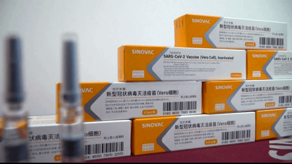 Україна почала використовувати китайську вакцину CoronaVac: стали відомі дані з регіонів