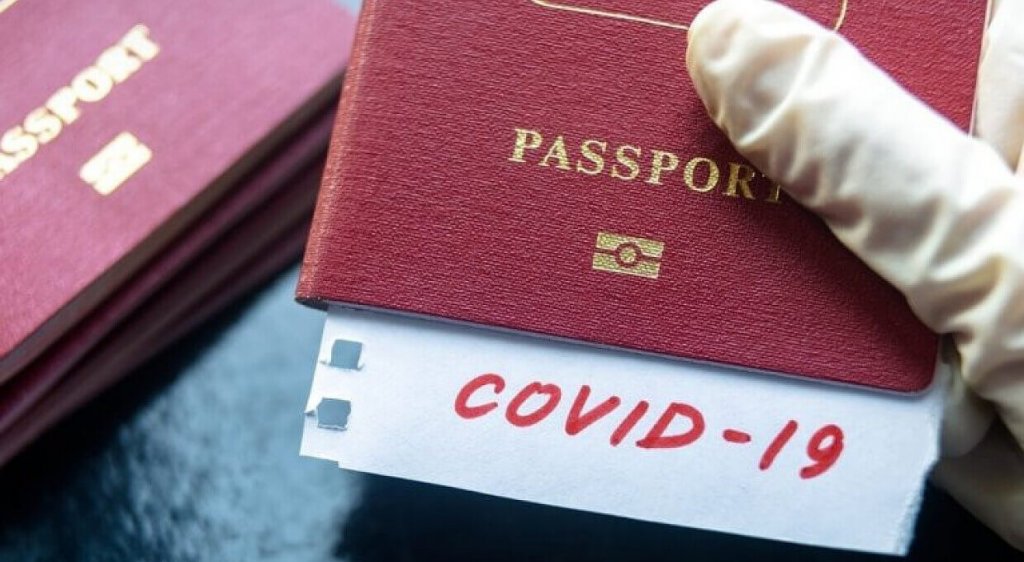 Керівник МОЗ висловився з приводу ймовірності введення COVID-паспортів