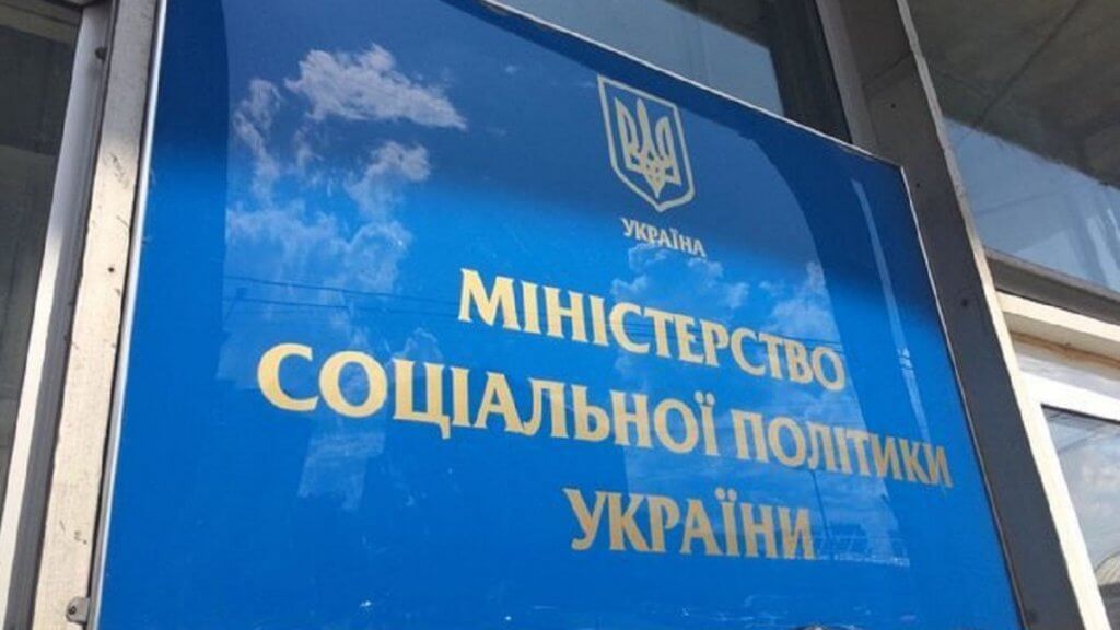 В уряді пообіцяли полегшити отримання допомоги рідним померлих медиків від Covid-19