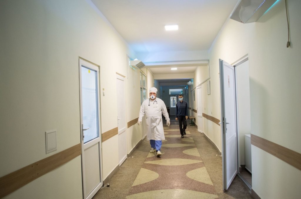 До медзакладів Львова прибули перші хворі на COVID-19 з Франківщини