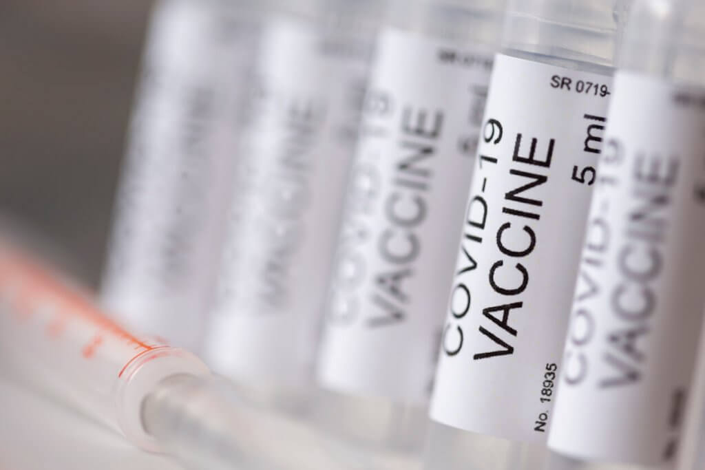 Україна може отримати від Польщі 1,2 млн доз вакцини AstraZeneca у травні-червні