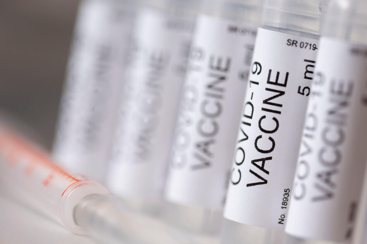 Період між першою та другою дозою вакцини в Україні хочуть збільшити до трьох місяців