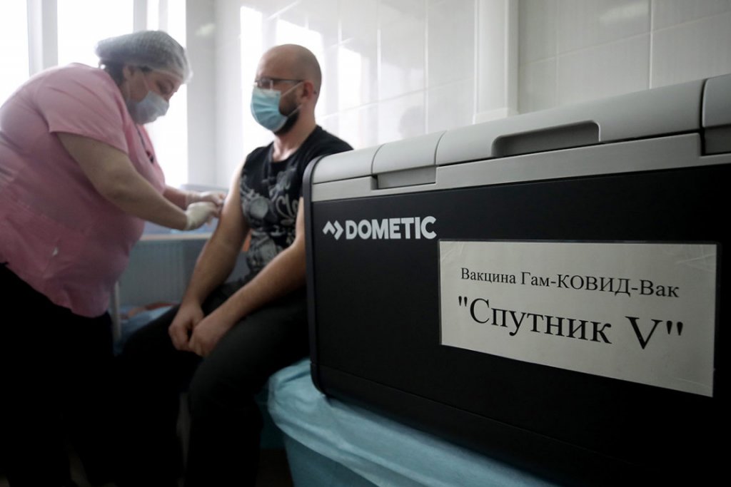 Не піддослідні кролики: Президент України висловився щодо російської вакцини від COVID-19