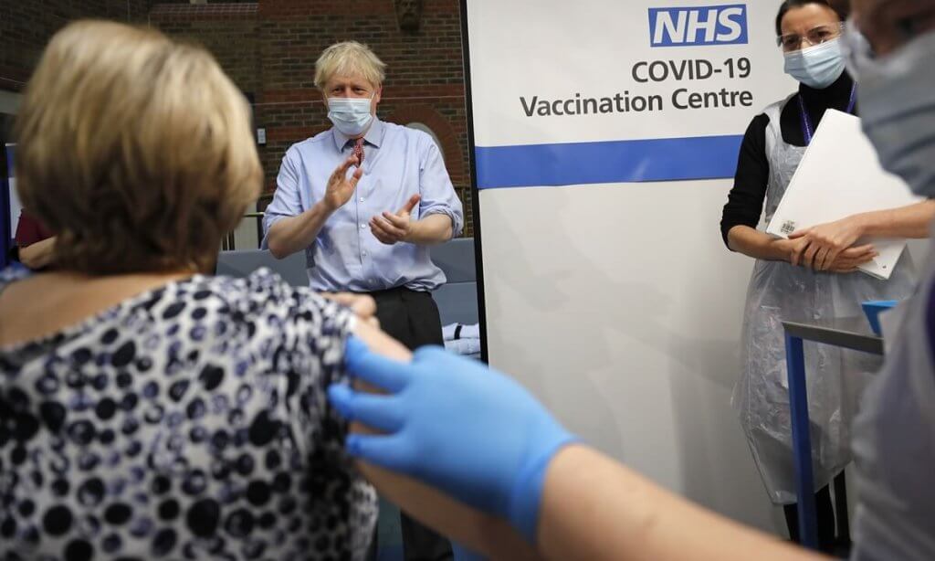 Британія вакцинувала вже понад третину населення проти COVID-19
