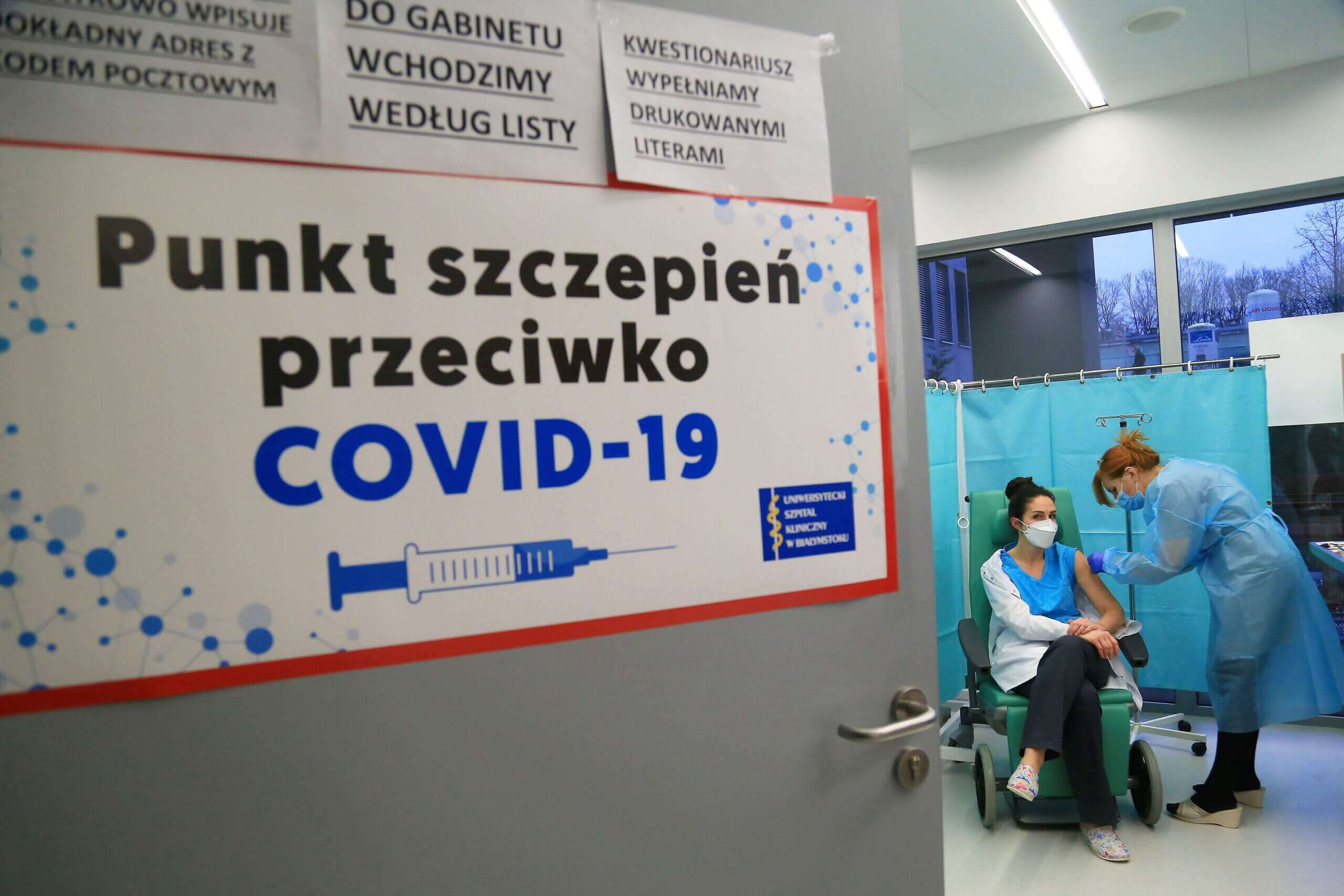 Польща подає приклад Україні: сусідня держава вже встигла вакцинувати від коронавірусу понад 1,5 млн громадян