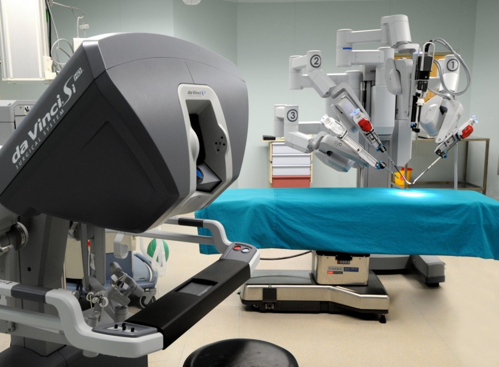 Робот-хірург Da Vinci провів першу операцію дитині в Україні