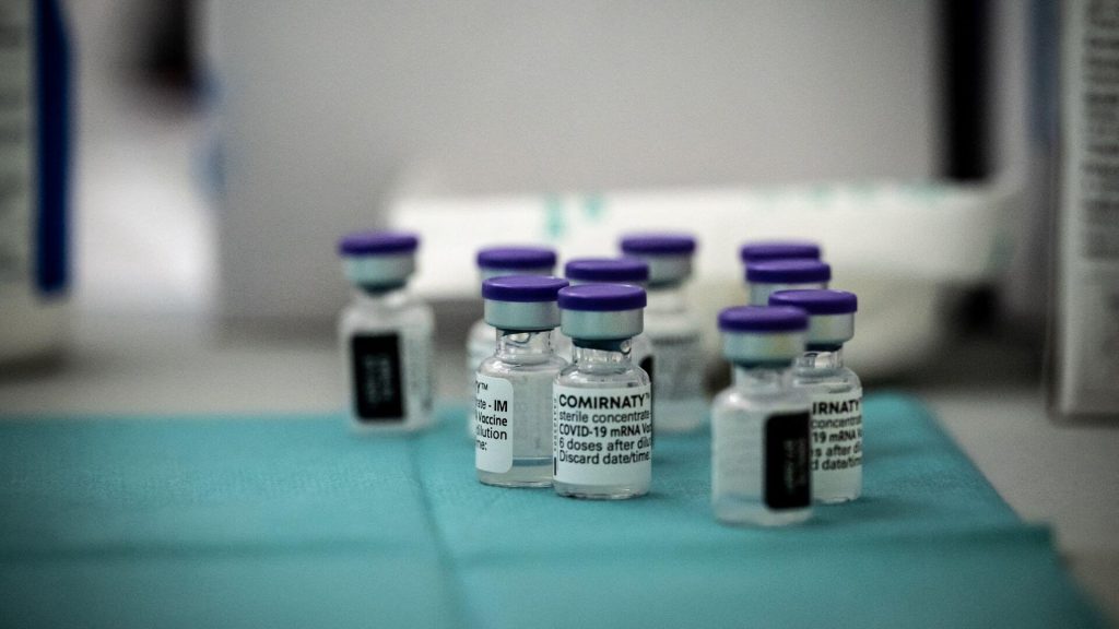 У США дозволили щеплення підлітків від COVID-19 вакциною Pfizer 