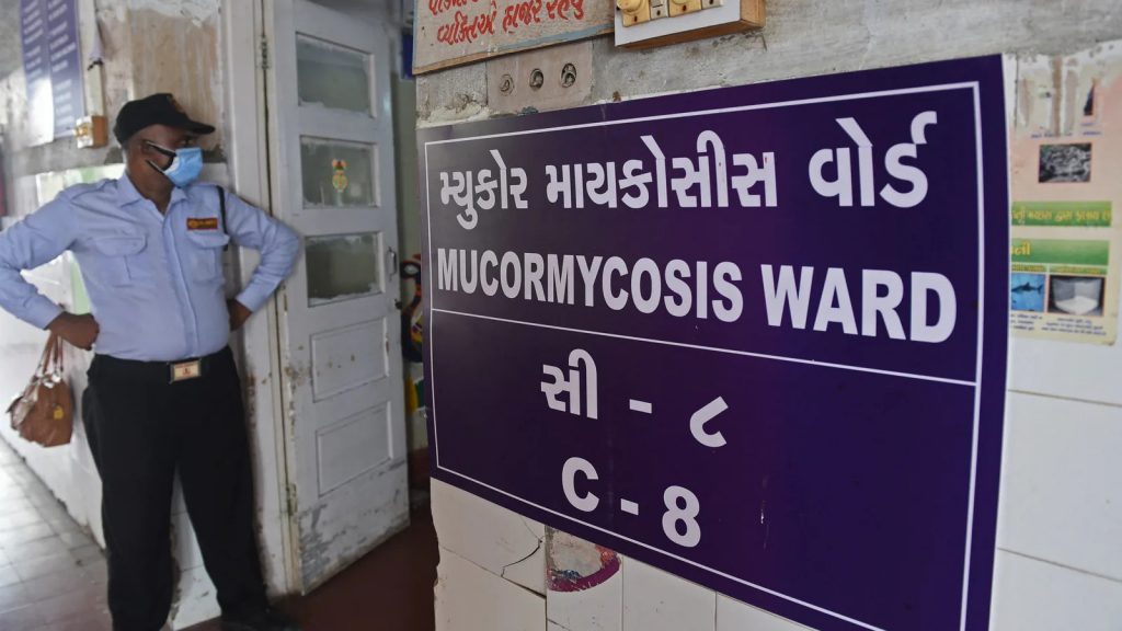 В Індії інфікованим мукромікозом масово видаляють очі
