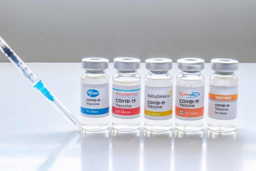 Вакцинація від COVID-19: як обирати вакцини для пацієнтів з груп ризику?