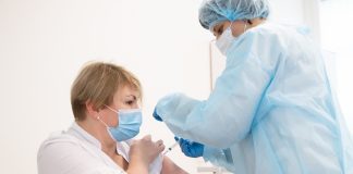 Ляшко розповів, чому лікарів не зобов’язали вакцинуватися від COVID-19